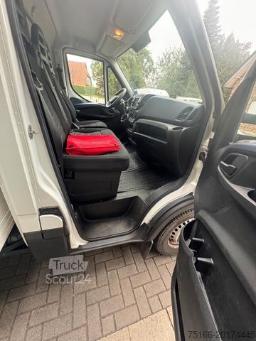 Dostavno vozilo s kesonom IVECO Daily 35 S 12 Kofferaufbau 4,2 m ERDGAS