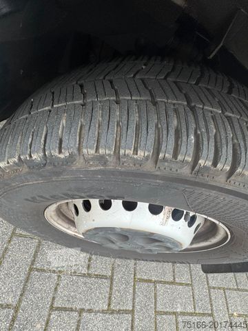 Dostavno vozilo s kesonom IVECO Daily 35 S 12 Kofferaufbau 4,2 m ERDGAS