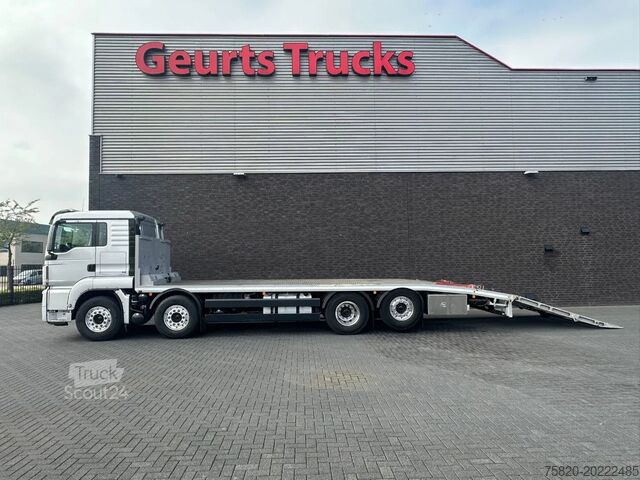 Transportador de coches MAN TGS 35.470 8X2 OPRIJWAGEN/MACHINE TRANSPORTER/P...