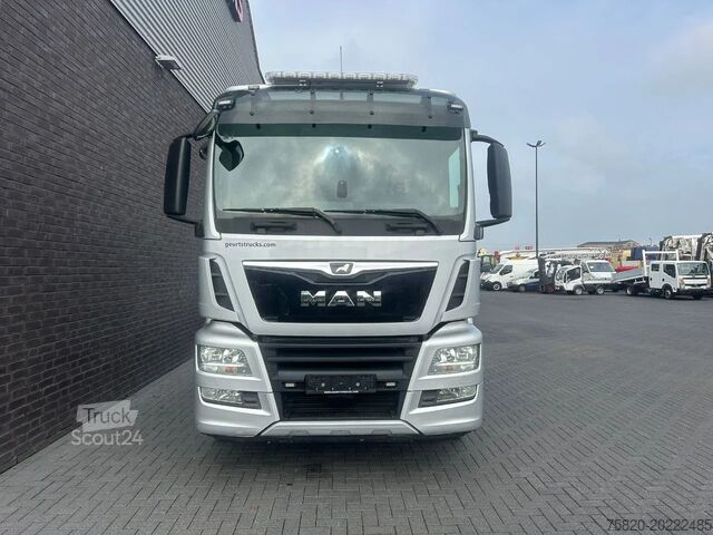 Transportador de coches MAN TGS 35.470 8X2 OPRIJWAGEN/MACHINE TRANSPORTER/P...