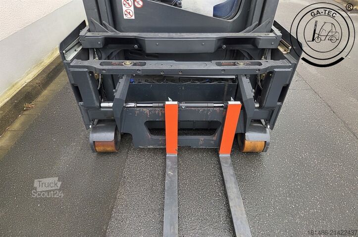 Reach truck Linde R17X