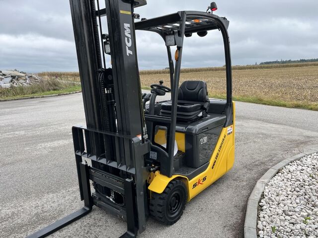 Empilhadeira frontal TCM A2N1L16Q FREIHUB