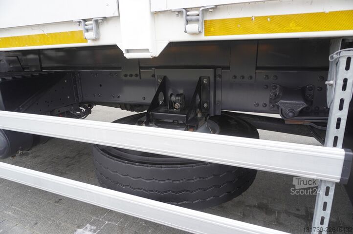 Plataforma con grúa Renault C280 DTI 8 / FASSI crane 5.6T / 560 mth
