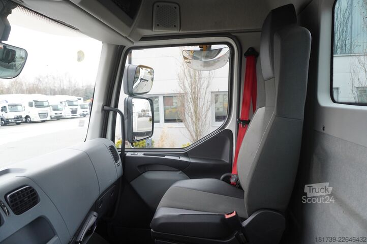 Plataforma con grúa Renault C280 DTI 8 / FASSI crane 5.6T / 560 mth