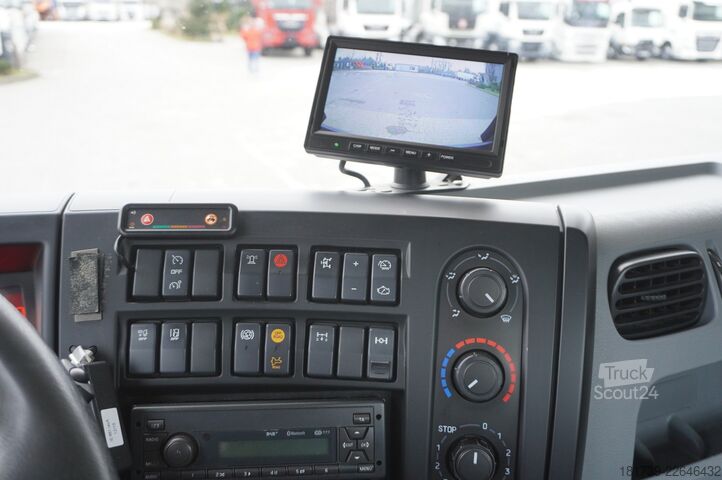Plataforma con grúa Renault C280 DTI 8 / FASSI crane 5.6T / 560 mth