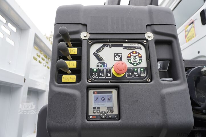 Plataforma con grúa Mercedes-Benz Arocs 1833 4x2 / 60 tho. km! / HIAB