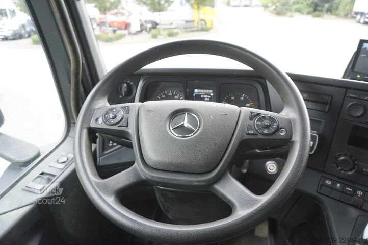 Plataforma con grúa Mercedes-Benz Arocs 1833 4x2 / 60 tho. km! / HIAB