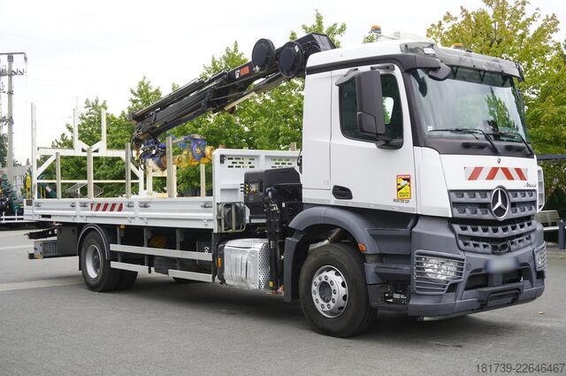 Платформа с кран Mercedes-Benz Arocs 1833 4x2 / 50 tho. km! / HIAB