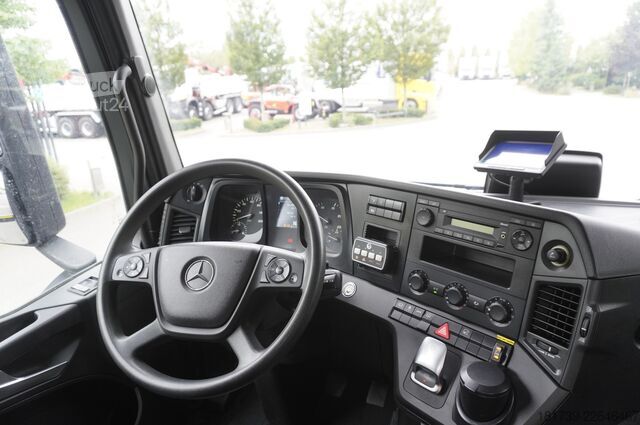 Платформа с кран Mercedes-Benz Arocs 1833 4x2 / 50 tho. km! / HIAB