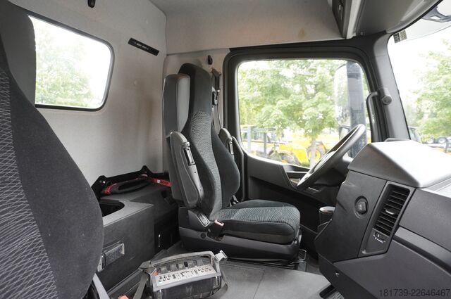 Платформа с кран Mercedes-Benz Arocs 1833 4x2 / 50 tho. km! / HIAB
