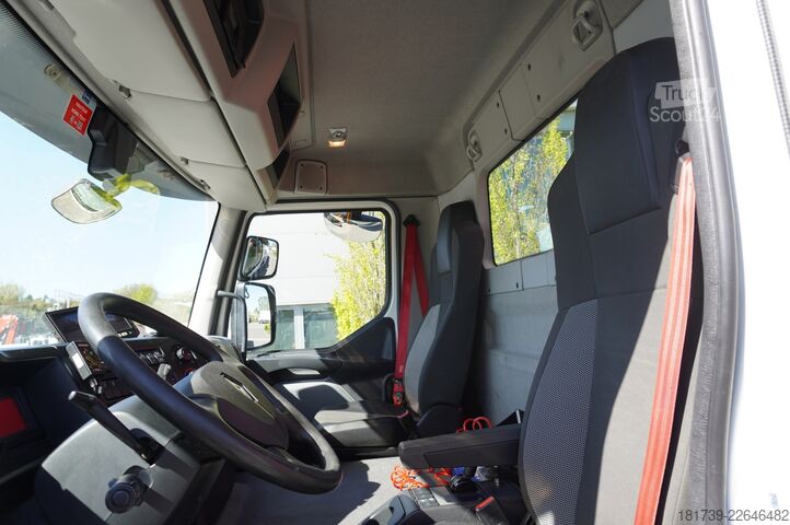 Plataforma con grúa Renault C280 DTI 8/ FASSI crane F135a.22 /15EPAL