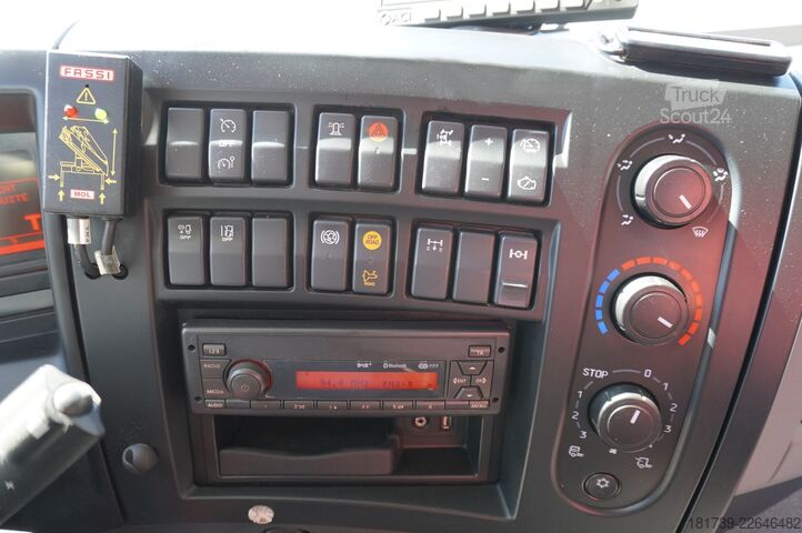 Plataforma con grúa Renault C280 DTI 8/ FASSI crane F135a.22 /15EPAL