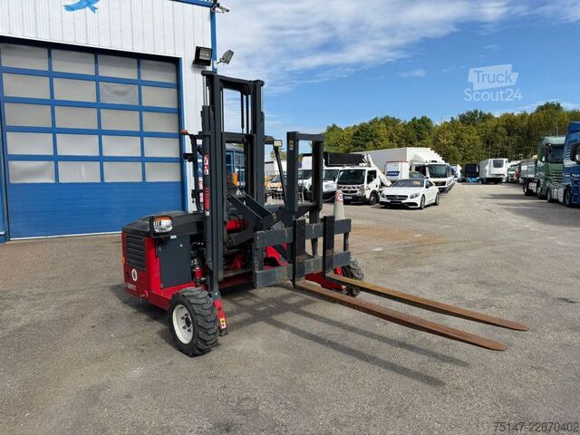 Carretilla elevadora todoterreno MOFFETT M4 25.3 Mitnahmestapler NX Allrad