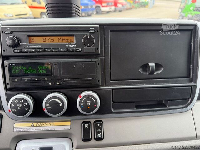 Furgon skrzyniowy FUSO Canter 7C18 3-Sitzer Klima Koffer Ladebordwand