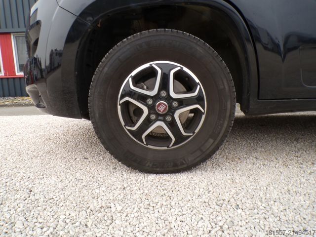 Camper semintegrato BÜRSTNER Limited T 660 Automatik, Winterpaket, Hubbett