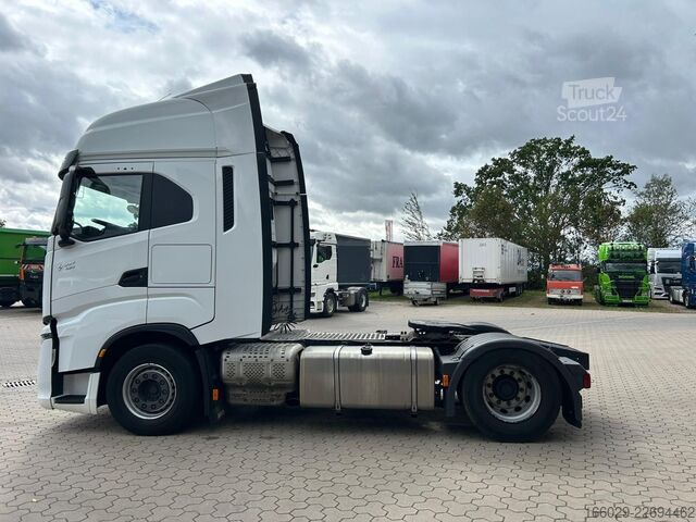 Tractora standard IVECO S-WAY 490 NAVI 2 Tanks Sehr gepflegt
