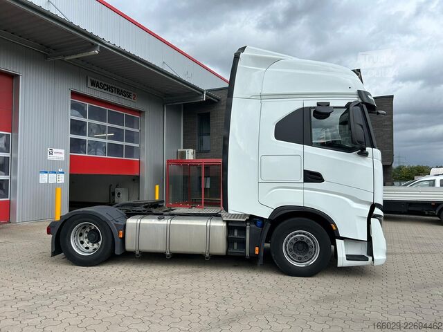 Tractora standard IVECO S-WAY 490 NAVI 2 Tanks Sehr gepflegt
