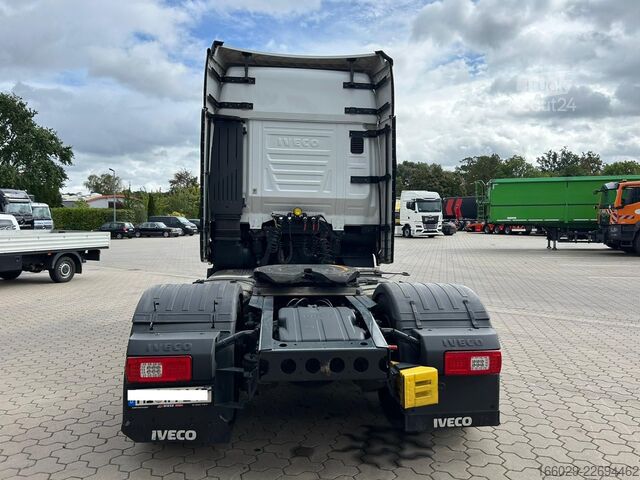 Tractora standard IVECO S-WAY 490 NAVI 2 Tanks Sehr gepflegt