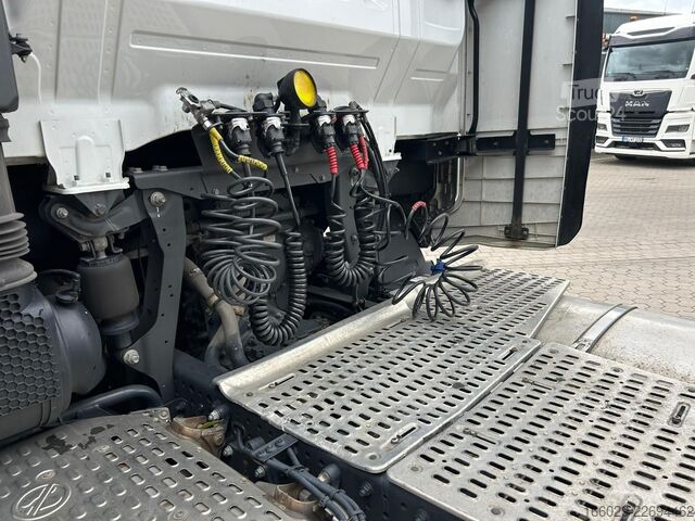 Tractora standard IVECO S-WAY 490 NAVI 2 Tanks Sehr gepflegt