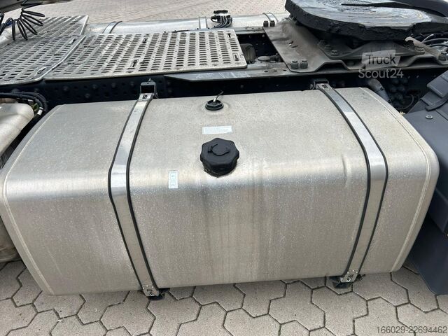 Tractora standard IVECO S-WAY 490 NAVI 2 Tanks Sehr gepflegt