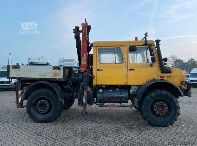 Lastbilsmonterad kran UNIMOG U 5000 Doka Pritsche/ PK 10.502 A/ AC/ AHK/ EU 3