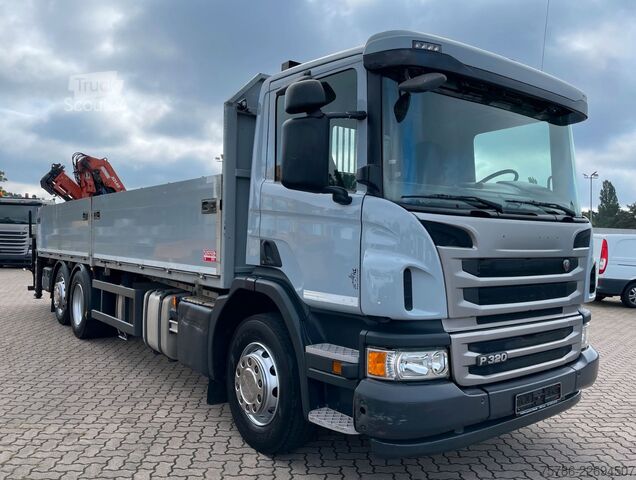 Lastbil med flak SCANIA P 320 BL 7.4m Pritsche/ Atlas 126.3+FB/ 10m=1.4t