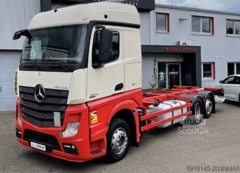 Грузовик с дизельным сажевым фильтром (DPF) Mercedes-Benz Actros