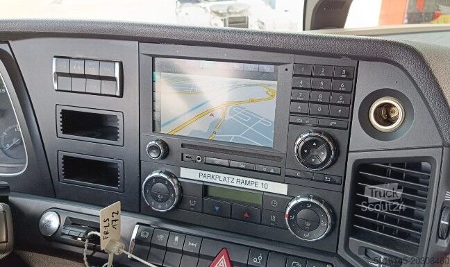 Грузовик с дизельным сажевым фильтром (DPF) Mercedes-Benz Actros