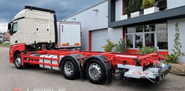 Грузовик с дизельным сажевым фильтром (DPF) Mercedes-Benz Actros