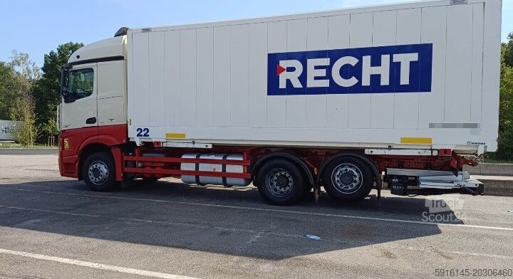 Грузовик с дизельным сажевым фильтром (DPF) Mercedes-Benz Actros