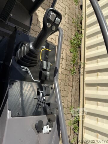 Kolesni nakladalnik MECALAC MCL2 / Neuwertig / inkl. Schaufel
