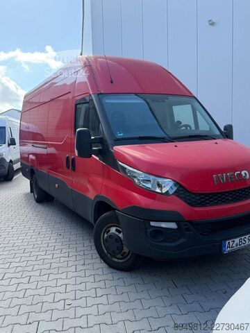 Korkea kattomallinen, pitkällä akselivälillä varustettu umpipakettiauto Iveco Bus 35c17