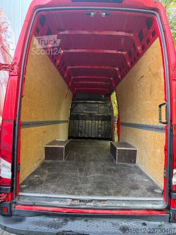 Hochdach-Kastenwagen mit langem Radstand Iveco Bus 35c17