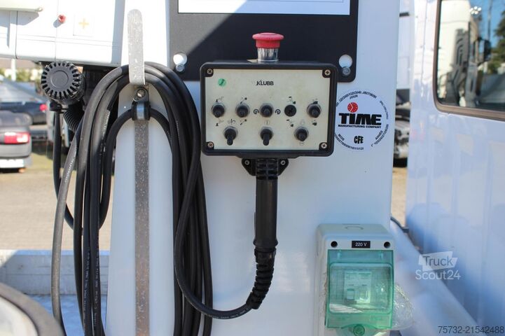 Plataforma elevadora sobre camión Renault Master  Bühne KLUBB 11m   2 Personen Korb 200kg