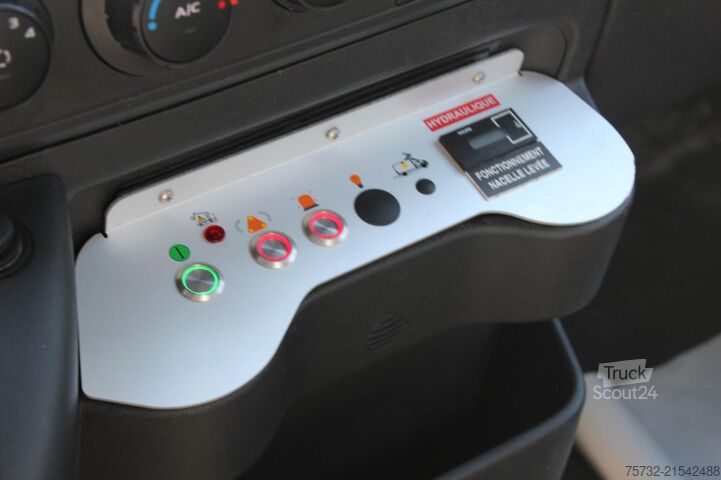 Plataforma elevadora sobre camión Renault Master  Bühne KLUBB 11m   2 Personen Korb 200kg