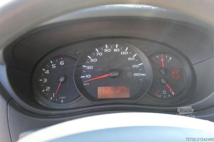 Plataforma elevadora sobre camión Renault Master  Bühne KLUBB 11m   2 Personen Korb 200kg