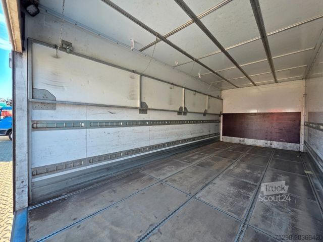Vrachtwagen met bakwagen IVECO Eurocargo 120E28 / Ladebordwand