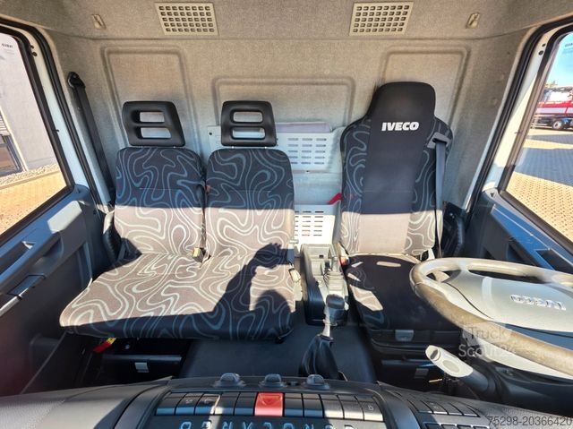 Vrachtwagen met bakwagen IVECO Eurocargo 120E28 / Ladebordwand