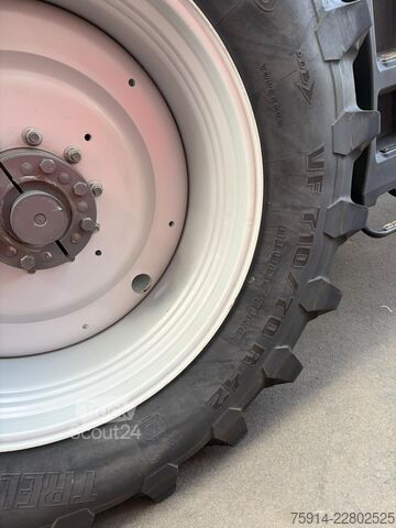 Traktor Massey Ferguson MF 8S. 205 Dyna VT