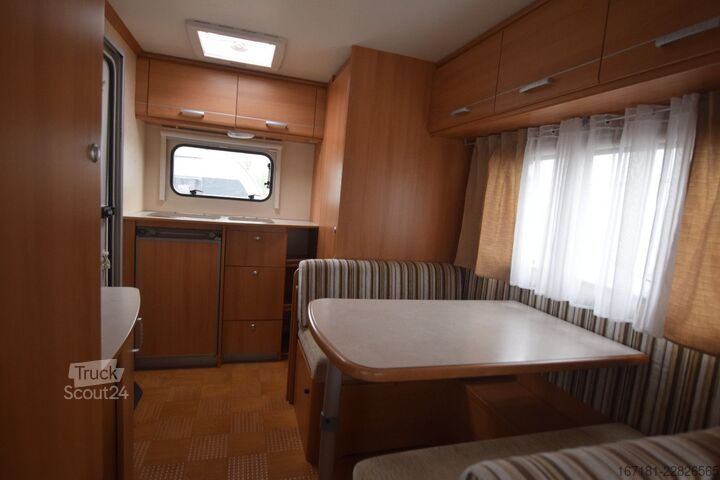 Каравана CARAVELAIR Antarex Luxe 400 mit Mover und Sackmarkise