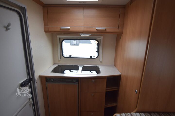 Каравана CARAVELAIR Antarex Luxe 400 mit Mover und Sackmarkise