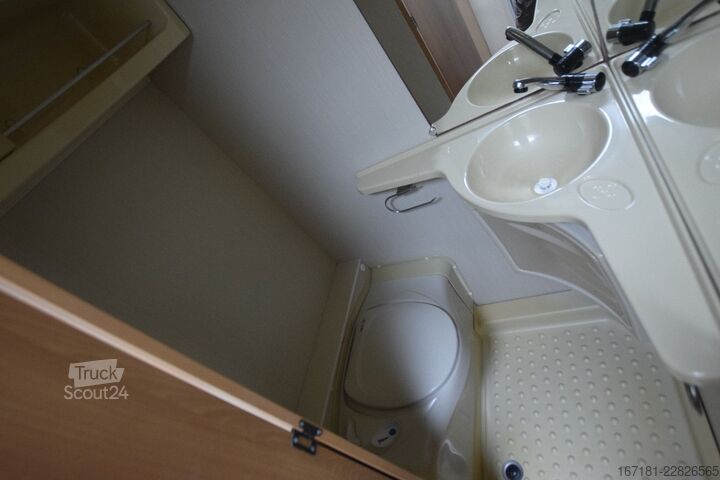 Каравана CARAVELAIR Antarex Luxe 400 mit Mover und Sackmarkise