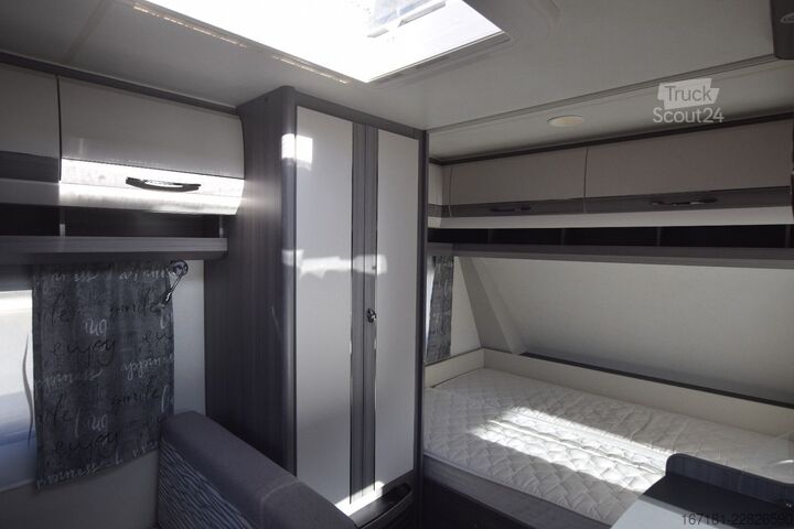 Kemperis HOBBY On tour 390 SF mit Sonnensegel