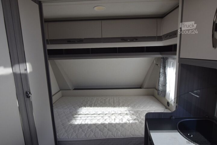 Kemperis HOBBY On tour 390 SF mit Sonnensegel