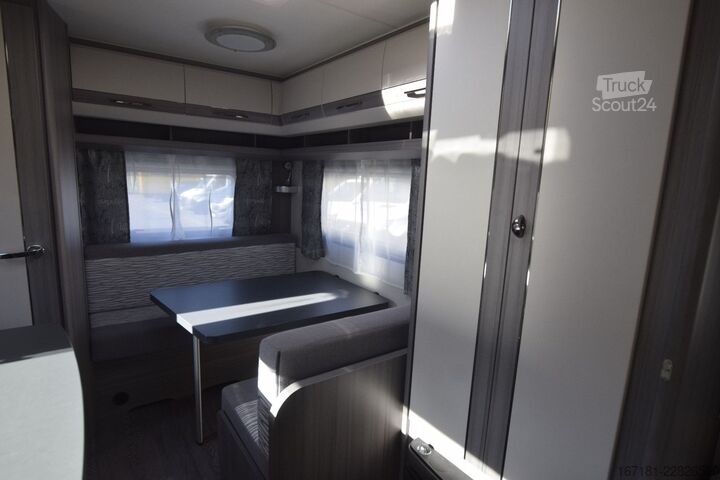 Kemperis HOBBY On tour 390 SF mit Sonnensegel