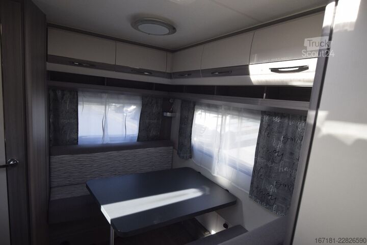 Kemperis HOBBY On tour 390 SF mit Sonnensegel