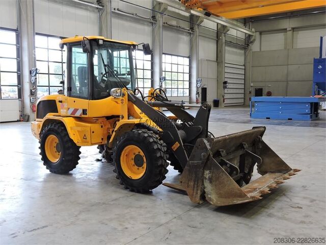 Колісний навантажувач VOLVO L30G + Fork