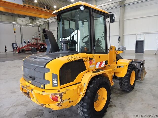 Колісний навантажувач VOLVO L30G + Fork