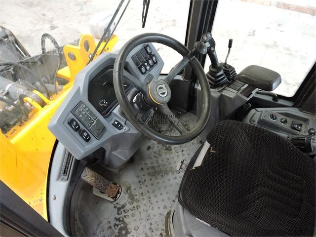Колісний навантажувач VOLVO L30G + Fork