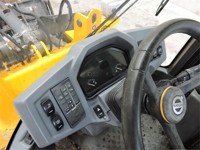 Колісний навантажувач VOLVO L30G + Fork